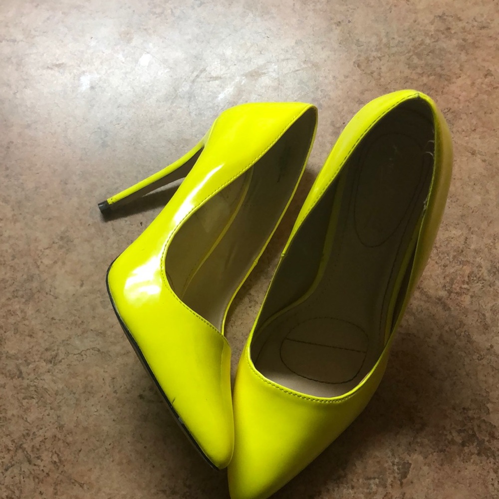 Heels - Picture 3 of 4